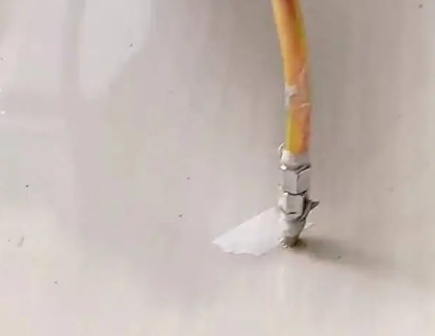 沈阳瓷砖空鼓维修公司专业解答在瓷砖铺贴过程中，如果使用的砂料过粗（如全部使用了粗砂），可能会导致以下问题